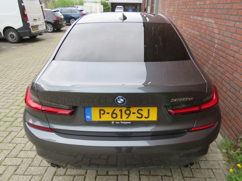 BMW 330e Sedan