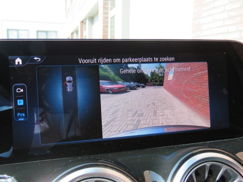 Mercedes-Benz GLB 180