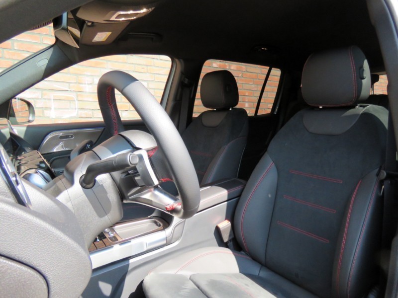 Mercedes-Benz GLB 180