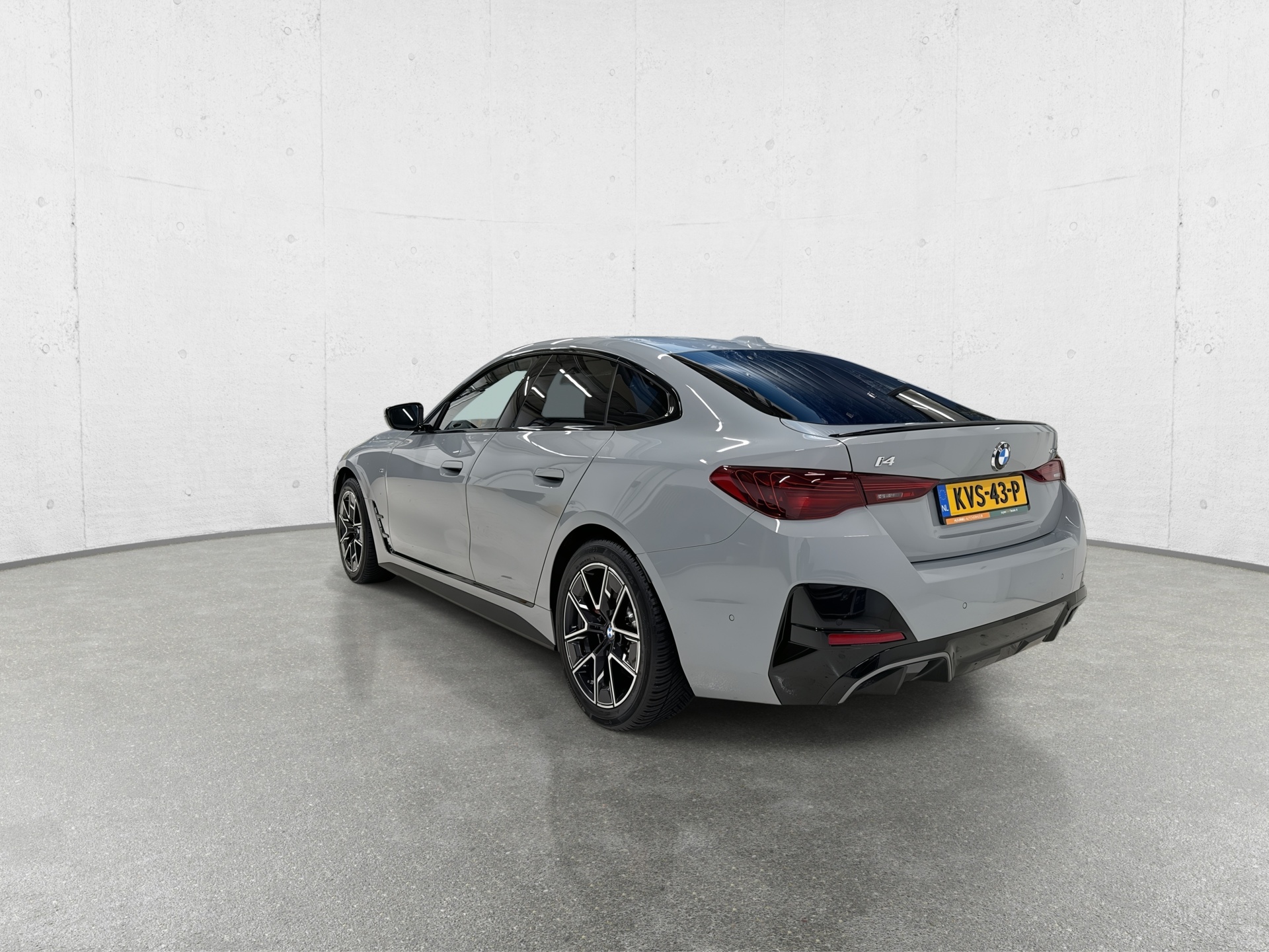 BMW i4