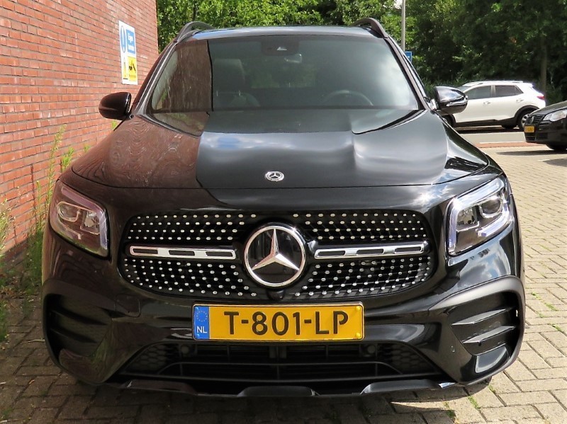 Mercedes-Benz GLB 180