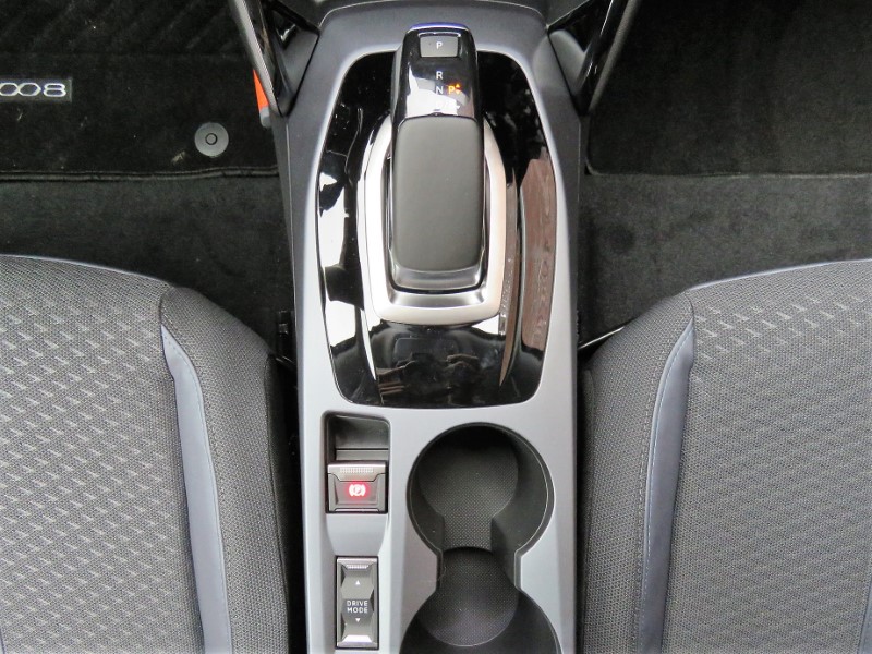 Peugeot e-2008 SUV