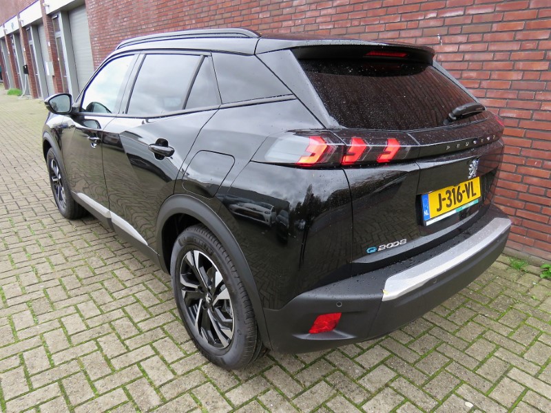 Peugeot e-2008 SUV