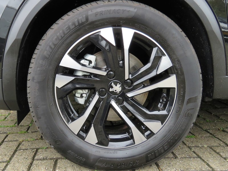 Peugeot e-2008 SUV