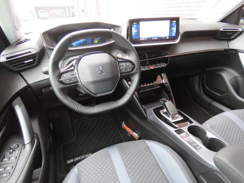 Peugeot e-2008 SUV
