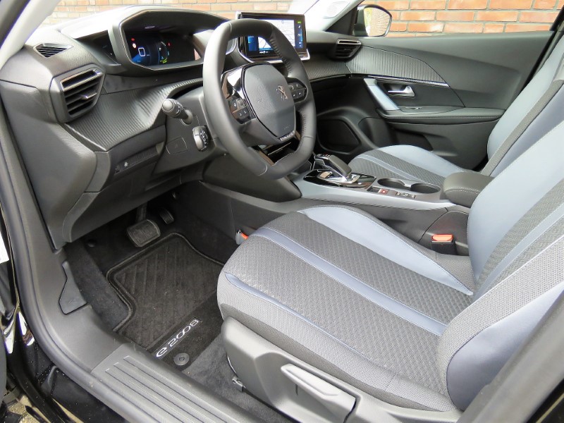 Peugeot e-2008 SUV