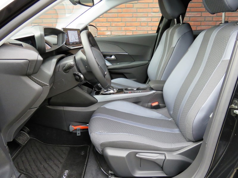 Peugeot e-2008 SUV