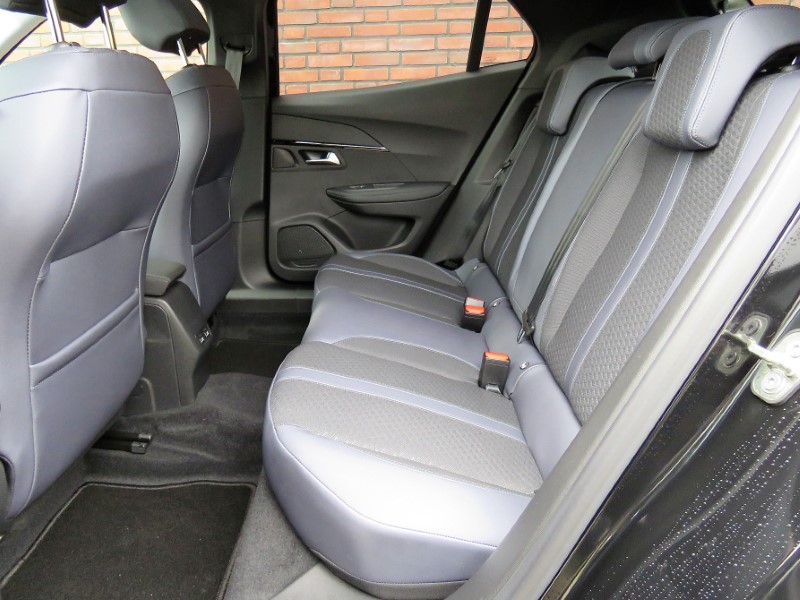 Peugeot e-2008 SUV