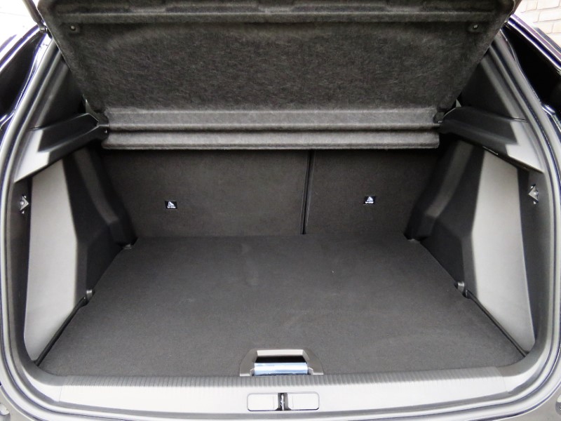 Peugeot e-2008 SUV