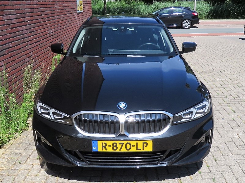 BMW 330e Touring