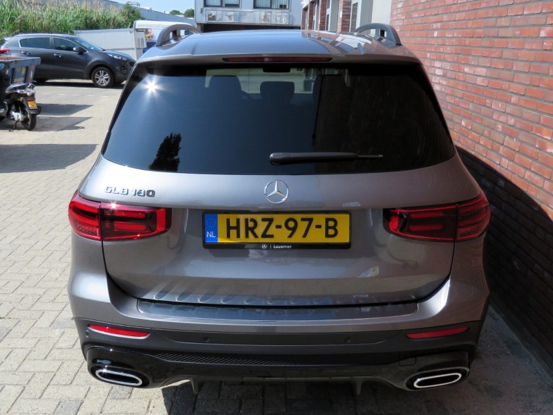 Mercedes-Benz GLB 180