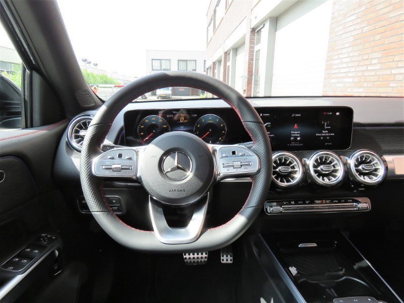 Mercedes-Benz GLB 180