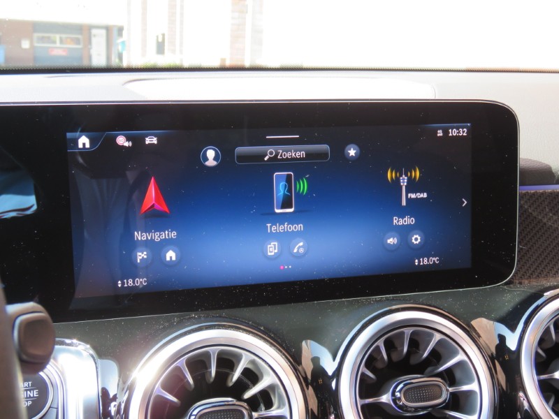 Mercedes-Benz GLB 180