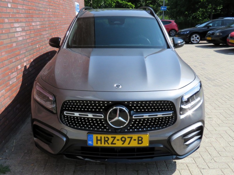 Mercedes-Benz GLB 180