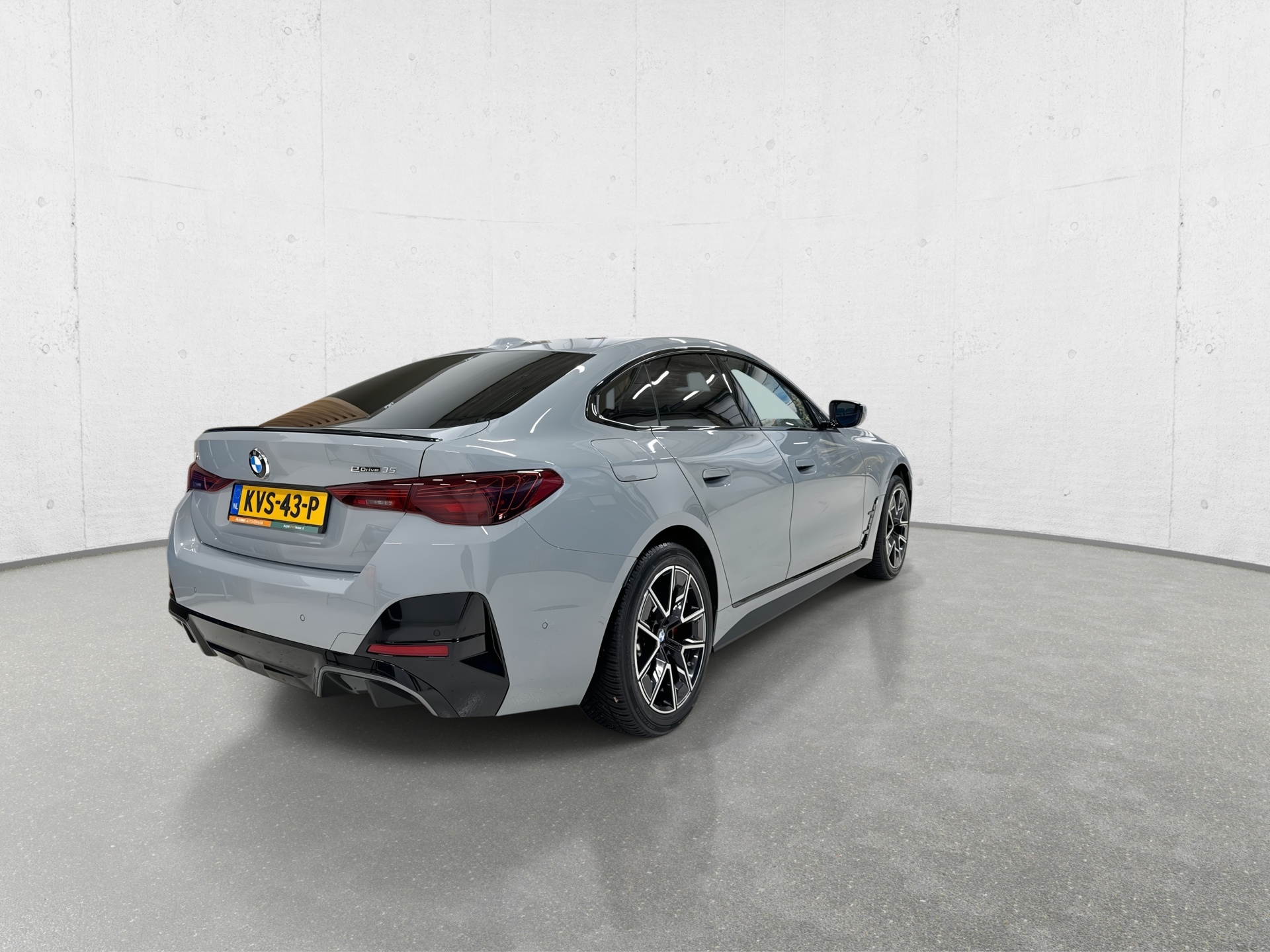 BMW i4