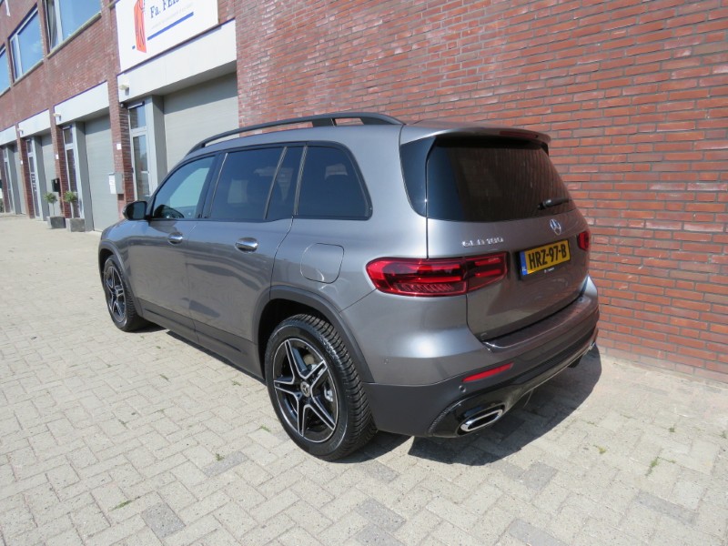 Mercedes-Benz GLB 180