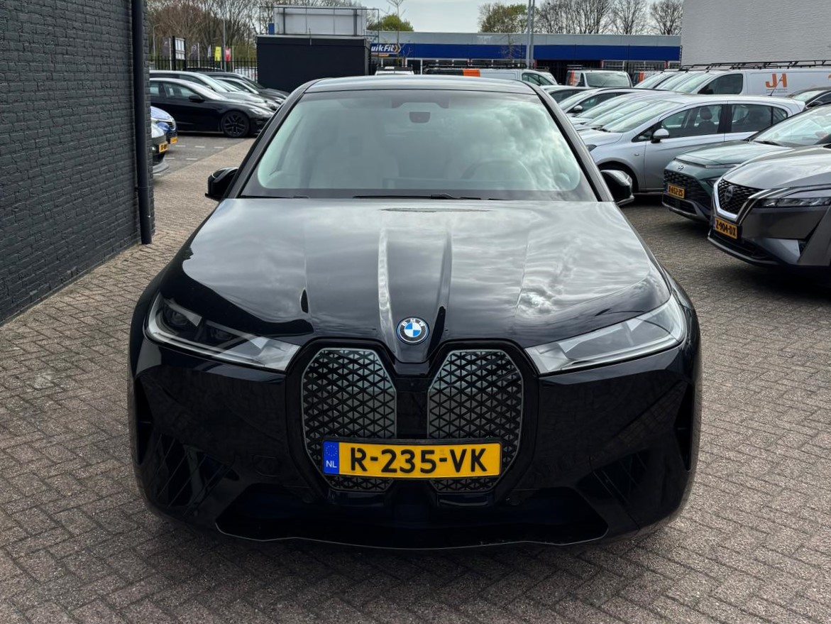 BMW iX